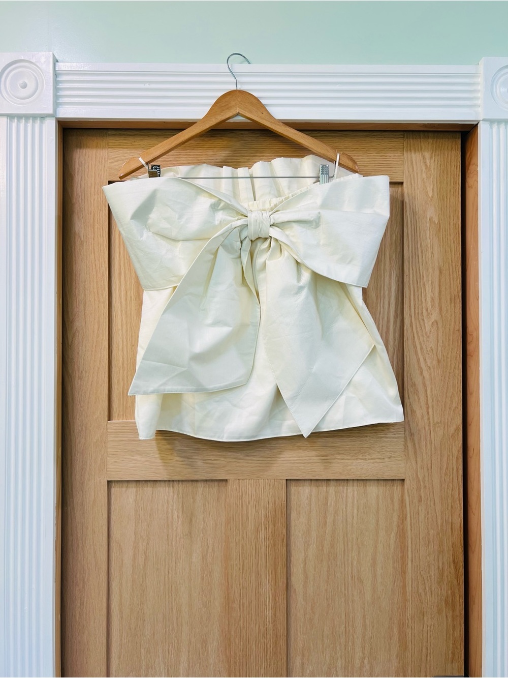 Anthropologie Fate Cream off shoulder Top with large bow